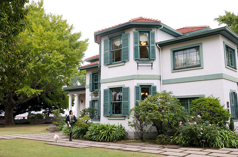 関東大震災による火災と倒壊を免れた住宅の一部が、部材として使用されていることが、移築前の解体時にわかった「ブラフ18番館」