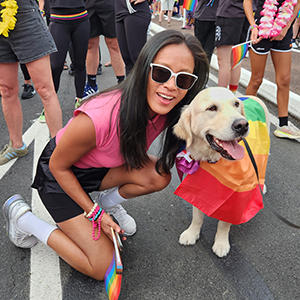 プライドパレードに犬も参加。NZはLGBTQなどあらゆる差別を禁じ、公平な社会を目指しています