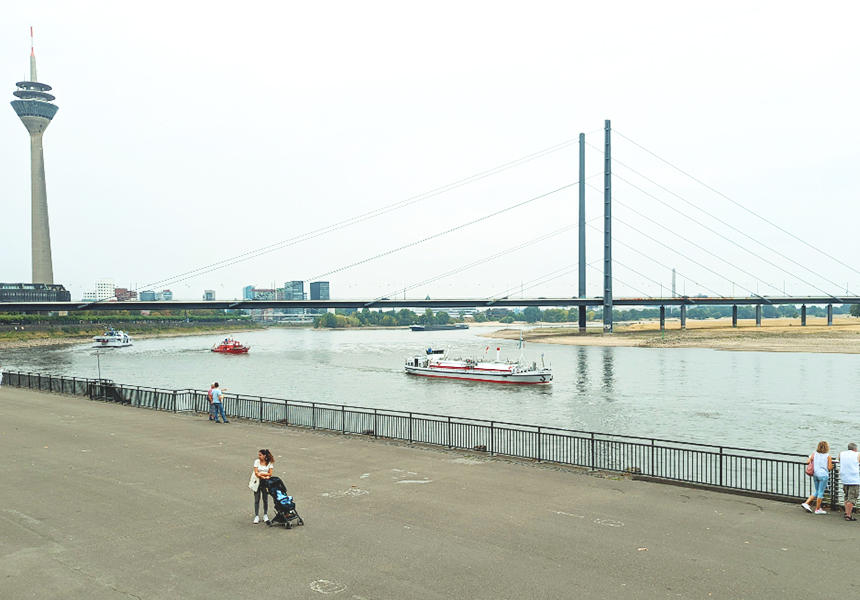 雨が少ないためライン川の水位がかなり低くなってしまいました。